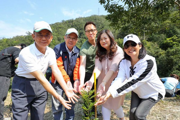 ▲▼林務局與美安台灣合辦「一人一樹　種下希望」公益活動。（圖／美安台灣提供）
