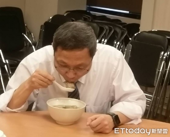 ▲連吃4天燒酒雞 62歲男「尿不出來」險洗腎。(圖/記者嚴云岑攝)