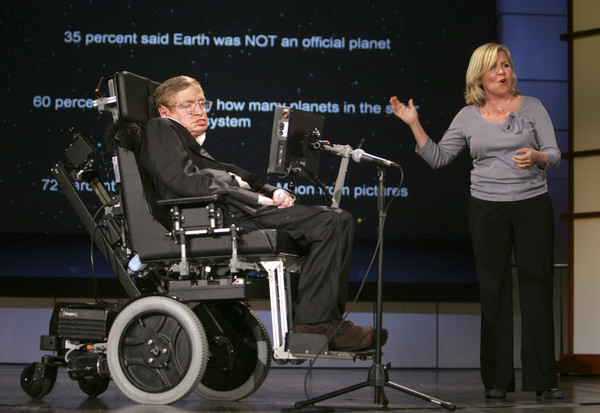 ▲▼英國物理學家霍金（Stephen Hawking）與女兒露西（Lucy Hawking）。（圖／達志影像／美聯社）
