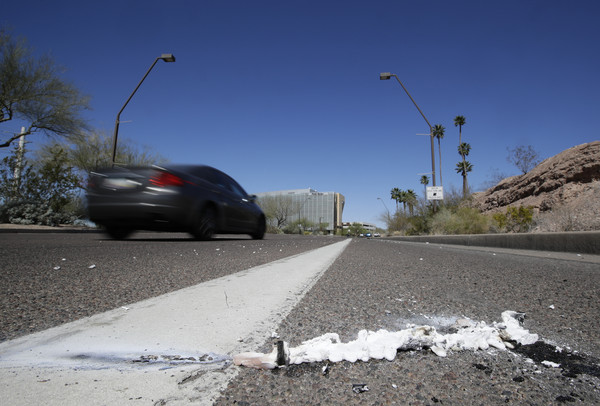 ▲▼美國亞利桑那州坦佩市（Tempe）49歲婦人赫茲柏格（Elaine Herzberg）跨越馬路時，遭測試階段的Uber自動駕駛車撞死。（圖／達志影像／美聯社）