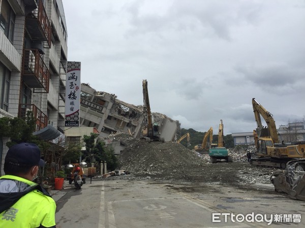 為協助0206震災後建築物倒塌或受損之受災戶重建或修復家園，花蓮縣政府於107年3月19日獲經「花蓮縣政府0206地震災害捐款管理及監督委員會」同意，自3月21日起開始受理補助案件。（圖／記者王兆麟攝）