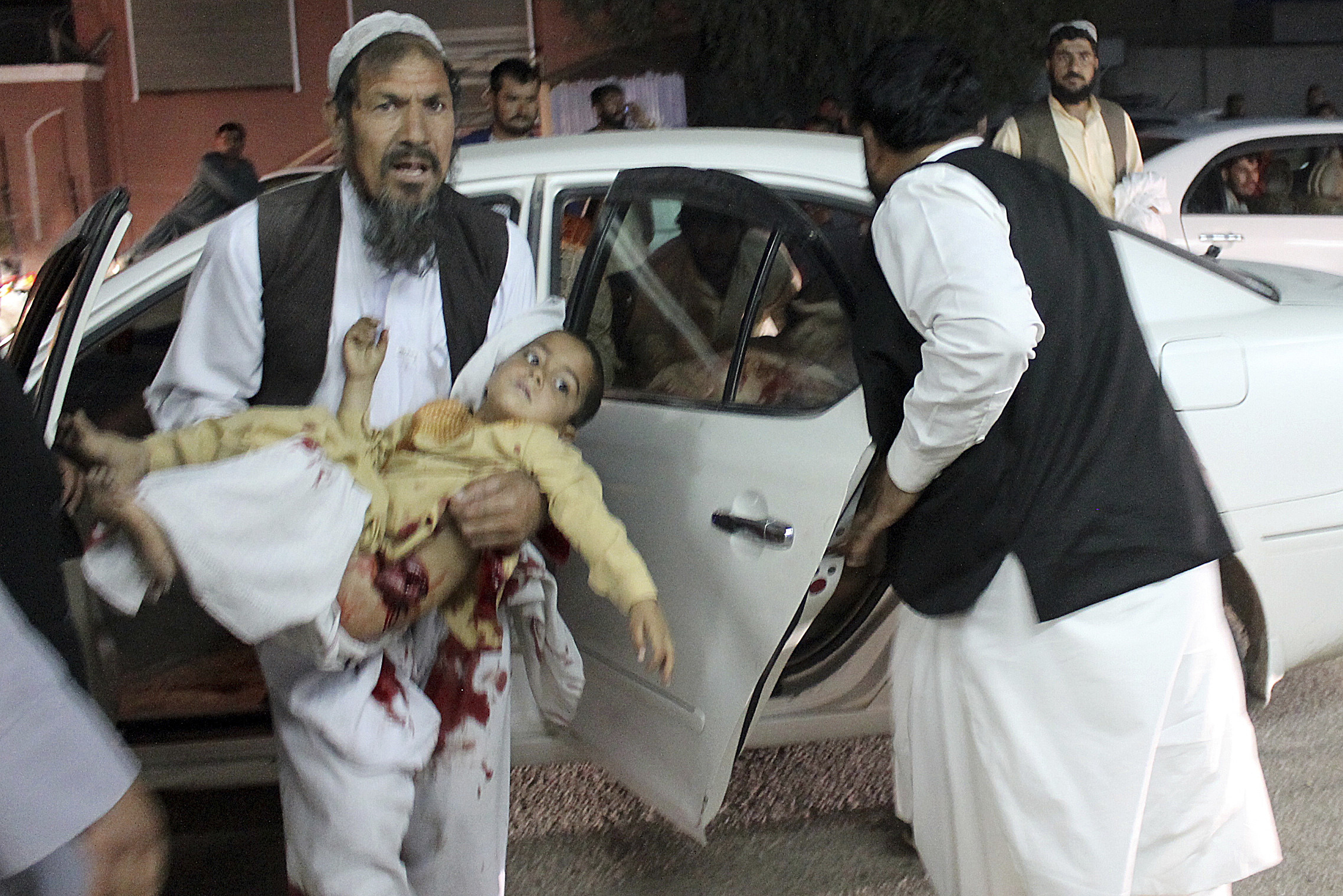 ▲阿富汗赫爾曼德省（Helmand）體育場發生汽車炸彈攻擊。（圖／達志影像／美聯社）