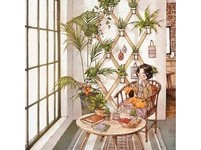 南韓插畫家애뽈，曾出過一本「森林女孩─沒關係，你可以休息一下」著色書，他認為生活總是繁忙，我們常忘了停下腳步喘口氣。