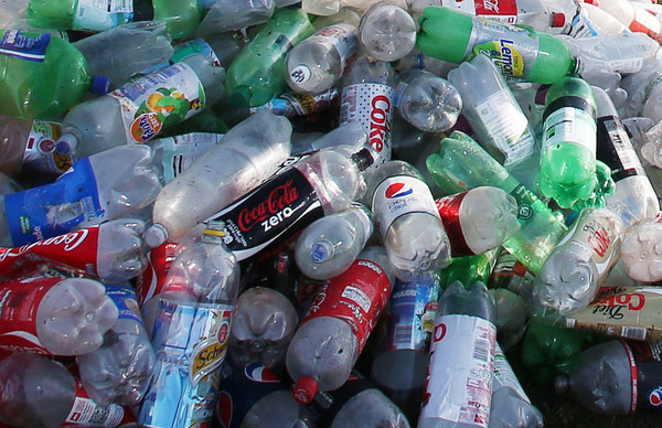 ▲塑膠寶特瓶對海洋環境造成嚴重破壞。（圖／達志影像）