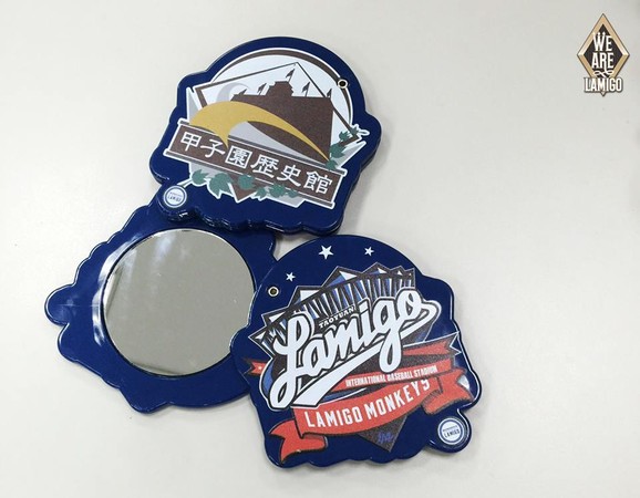 ▲金銀狀猿卡友至甲子園球場的甲子園博物館可以免費兌換「Lamigo桃猿 X 甲子園歷史館」限量應援鏡!。(圖/桃猿提供)