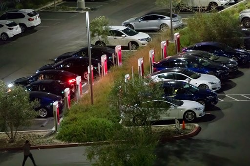 特斯拉Model X車禍導致駕駛傷重不治　鋰電池起火是主因（圖／達志影像／美聯社）