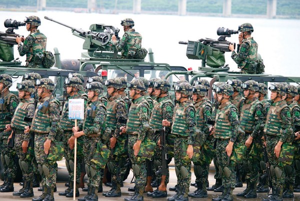 ▲軍警人員射擊時產生的巨大音量,會令內耳耳蝸受到傷害。(圖/新自然主義提供)