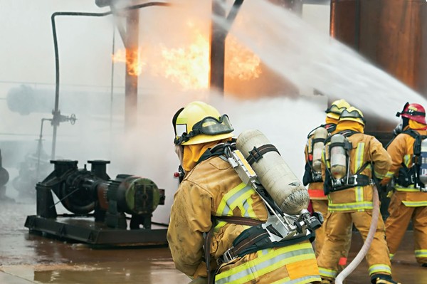 ▲高分貝的警鈴聲、火災現場的聲音,是消防員的聽力殺手。(圖/新自然主義提供)