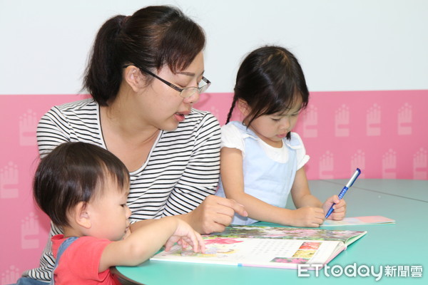 ▲親子共讀。(圖/國健署提供)