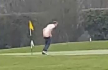 ▲▼ 英國男子在高爾夫球場對著高夫球洞做愛。(圖/翻攝自Youtube 807 News視頻