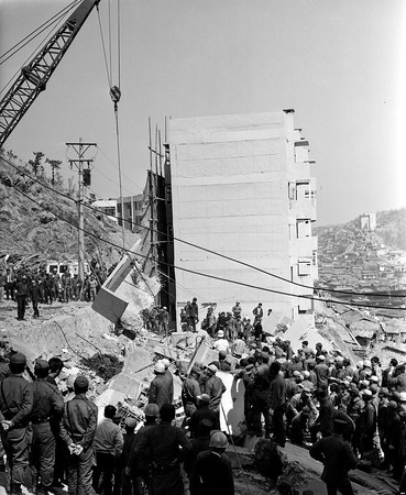 1970年首爾臥牛公寓倒塌 / 翻攝自維基百科