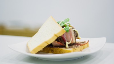 「有點怪但還不賴」的獵奇習慣　三明治從皮開始吃還不錯？