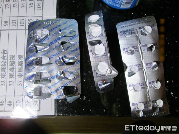 ▲▼台中市陳姓男子疑因生活壓力想不開,開著老闆的保時捷跑車到汽車旅館內吞安眠藥尋短,警方8日凌晨到場時,陳已吞藥躺在地上,留下遺書,幸好送醫後無礙。(圖/台中市政府警察局第五分局提供)