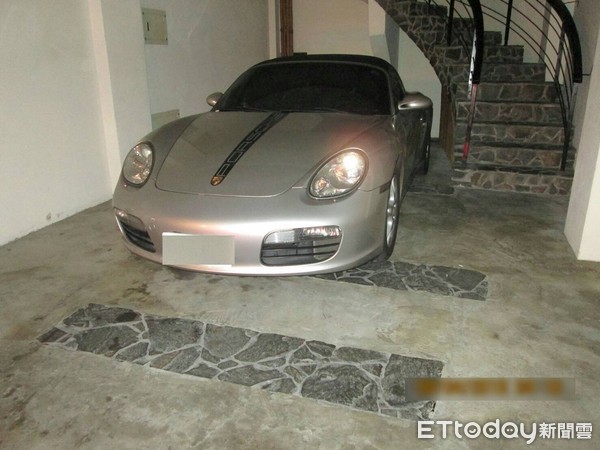 ▲▼台中市陳姓男子疑因生活壓力想不開,開著老闆的保時捷跑車到汽車旅館內吞安眠藥尋短,警方8日凌晨到場時,陳已吞藥躺在地上,留下遺書,幸好送醫後無礙。(圖/台中市政府警察局第五分局提供)