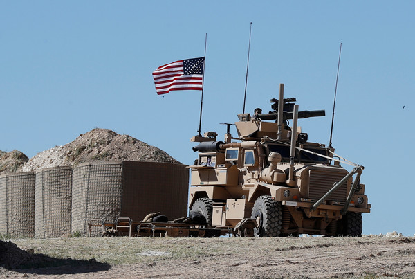 ▲美軍部署在敘利亞附近的一處陣地，一輛戰車正在待命。(圖／達志影像／美聯社）