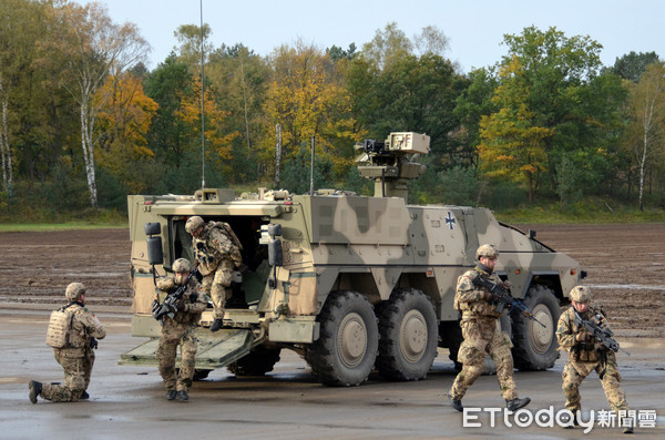 ▲▼德國的拳師犬(Boxer)裝甲車可謂8輪裝甲車界的一哥,最近在海外的銷售頻頻告捷。(圖/黃竣民授權)