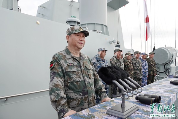 ▲習近平乘長沙艦出海閱兵　遼寧艦隊48艦、72戰機齊聚南海！（圖／軍報記者）