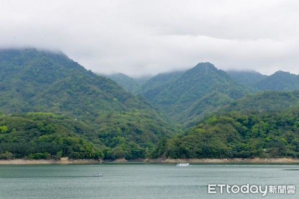 ▲鄭文燦陪同行政院長賴清德出席「石門水庫阿姆坪防淤隧道工程」開工動土典禮。（圖／桃園市政府提供）