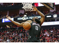 但本季年度MVP最大熱門哈登(James Harden)決勝時刻主宰了戰局。