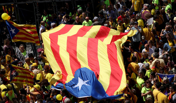 ▲▼4月15日，巴塞隆納遊行，抗議西班牙當局囚禁9名加泰隆尼亞獨派領袖。（圖／路透）