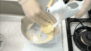 ▲▼用義大利麵做刀。（圖／翻攝自YouTube／kiwami japan）