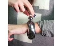 爆紅的原因，就是看準現代人壓力之大，隨時都想要靠酒精麻醉自己的情緒。