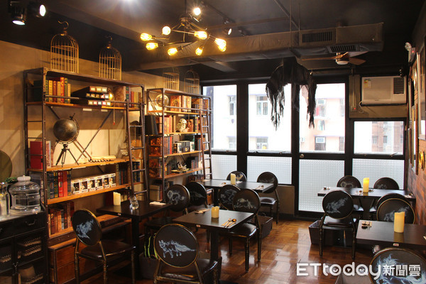▲位於香港的充滿魔法風格的咖啡店就叫9 3/4 cafe　（圖／記者黃士原攝）