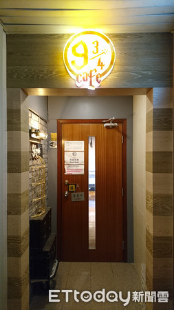 ▲位於香港的充滿魔法風格的咖啡店就叫9 3/4 cafe　（圖／記者黃士原攝）