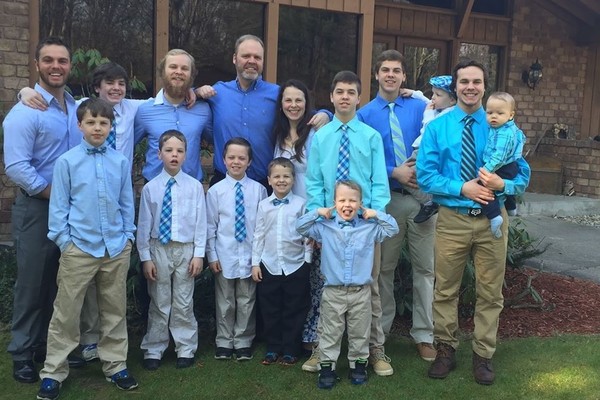 ▲▼美國密西根州的大家庭總共有14個兒子。（圖／翻攝自臉書Jay Schwandt）