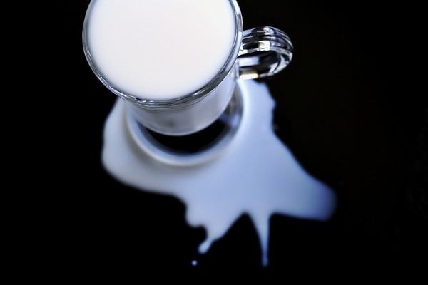 ▲▼打翻牛奶還不清！媽一句話糾正兒子，網怒：太不要臉！。（圖／取自pixabay）