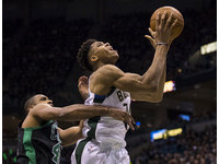 ▲▼20180423公鹿對塞爾提克,安戴托昆波(Giannis Antetokounmpo)。（圖／路透社）