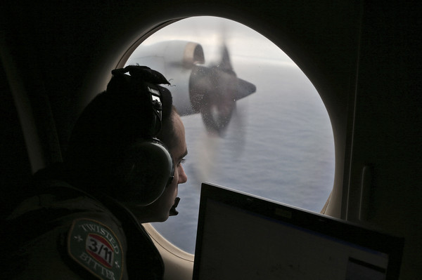 ▲▼馬航失事澳洲皇家空軍坐上軍機搜索失蹤的MH370航班            。（圖／達志影像／美聯社）