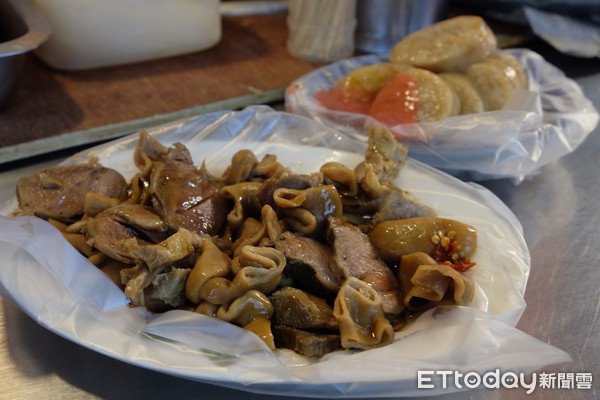 ▲淡水半坪屋糯米腸。(圖/記者于佳云攝)