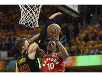 暴龍不僅吞下對騎士10連敗，「龍王」迪羅臣(DeMar DeRozan)更在第3節遭驅逐出場，本季遺憾告終。