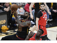 ▲▼20180508騎士對暴龍,詹姆斯(LeBron James)。（圖／路透社）