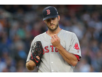 史丹頓分別在2局下和4局下棒打波莫蘭茲（Drew Pomeranz），敲出本季第八和第九轟，兩支洋春砲幫助洋基2比0領先。
