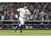 外加「法官」喬志(Aaron Judge)的致勝安打，洋基3比2在系列賽首戰搶得勝利。