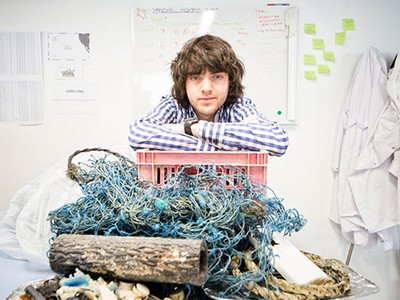 他會成為「海洋救世主」嗎？19歲槓上垃圾島　小鮮肉發明家準備好了