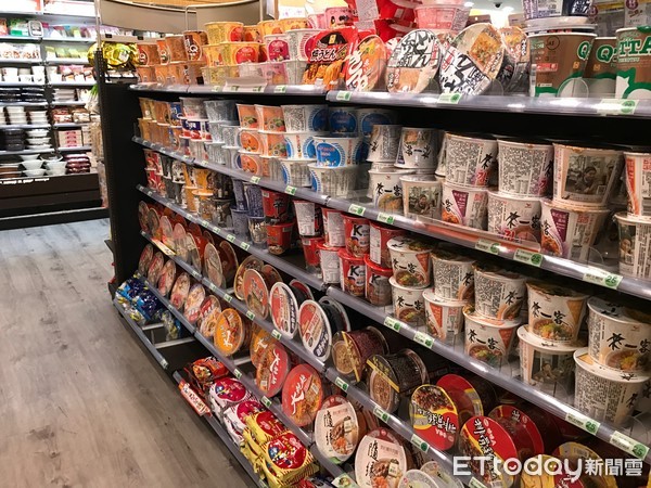 ▲▼泡麵 。(圖/資料照)