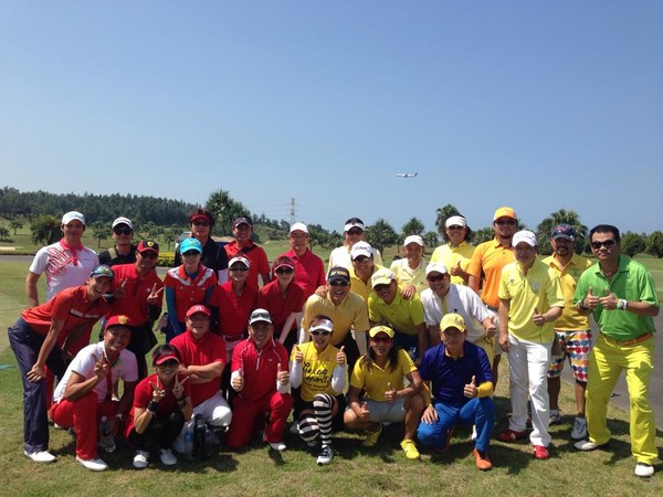 ▲林筱薇愛打高爾夫球，和許多明星都是球友。（圖／取自臉書）