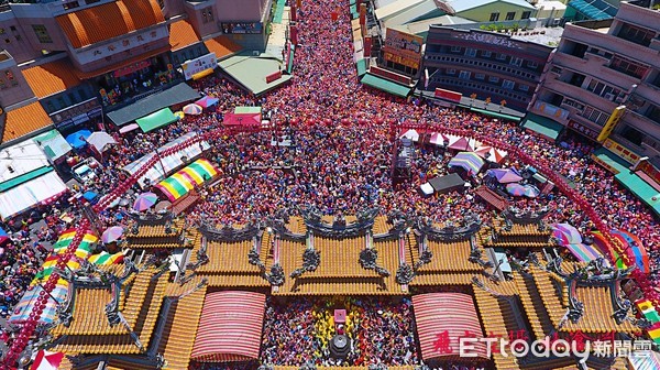 ▲▼白沙屯媽祖18日抵達雲林縣北港朝天宮。（圖／飛宇空攝林滄淵授權，請勿隨意翻拍，以免侵權。）