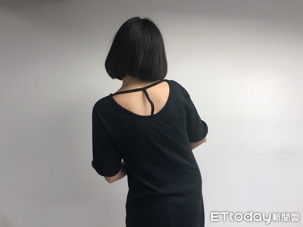 ▲站姿。(圖/記者曹悅華攝)