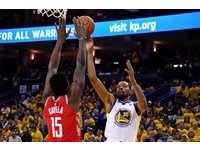 杜蘭特(Kevin Durant)則穩定貢獻25分、6籃板、6助攻。