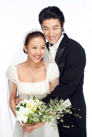 ▲▼尹泰榮1996年與女星林宥珍結婚。（圖／翻攝自韓網）