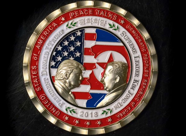 两「狂」对决!白宫抢先发行「川金会」纪念币
