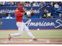 隨後席蒙斯（Andrelton Simmons）打回第2分。
