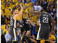 易籃後柯瑞（Stephen Curry）狂飆5顆三分彈轟17分再次取得10分優勢。