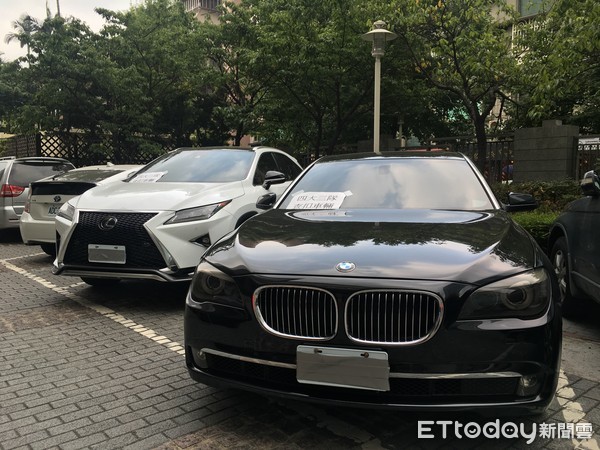 ▲▼刑事局破獲洗錢轉帳機房，以洗車廠當掩護，天天只洗同一台BMW大七。（圖／記者楊佩琪攝）