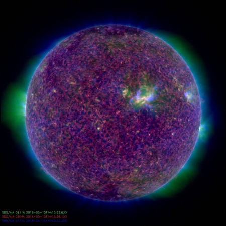 ▲▼NASA又發「紫太陽」，原來變藍、紫、綠色是正常的。（圖／翻攝自NASA官網）