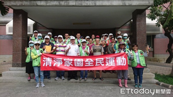 台東林管處主動邀集鄰近台東監獄、國產署台東辦事處及毗鄰精誠路上的知名商家，一同進行辦公廳舍四周及住商周邊環境清潔。（圖／台東林管處提供）